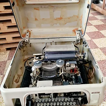 Télétype coque OLIVETTI 5710 moteur et machine siemens 7
