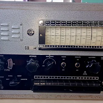 Récepteur de com à couverture générale superhétérodyne à double conversion 57/71 12