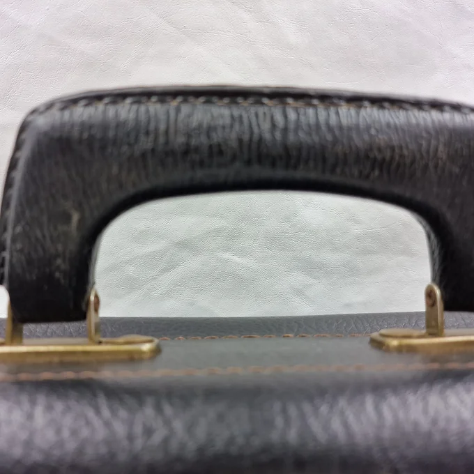 Ancienne petite sacoche / valise / valisette 8